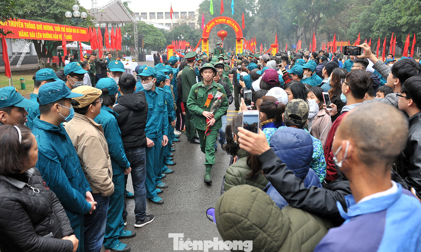 Phòng dịch bệnh, tân binh đeo khẩu trang lên đường nhập ngũ ảnh 12
