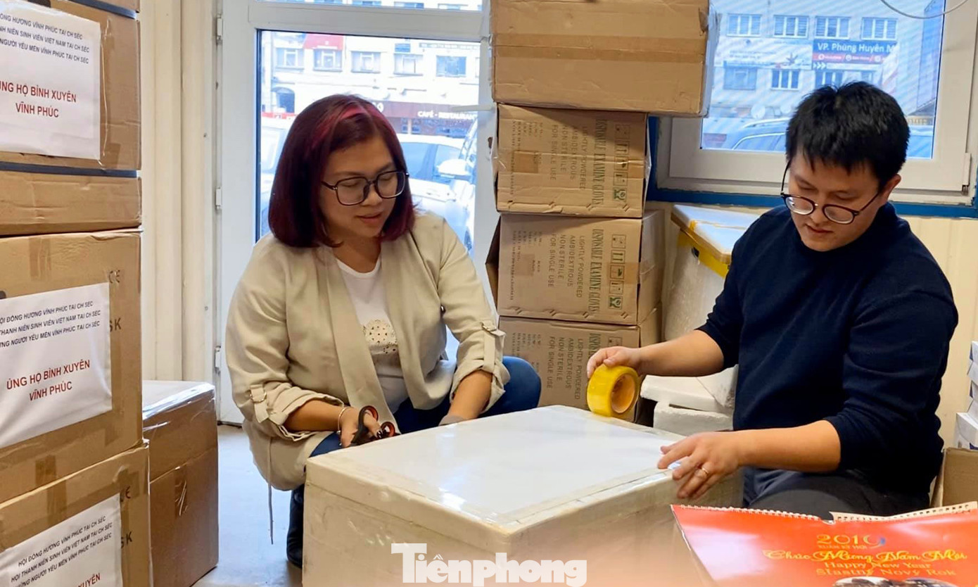 Bạn trẻ Việt ở CH Séc gửi khẩu trang chống dịch cho người dân Vĩnh Phúc ảnh 3