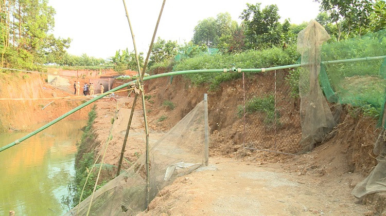 Bắt 27 đối tượng đánh bạc trong hầm giữa quả đồi ở Vĩnh Phúc ảnh 3