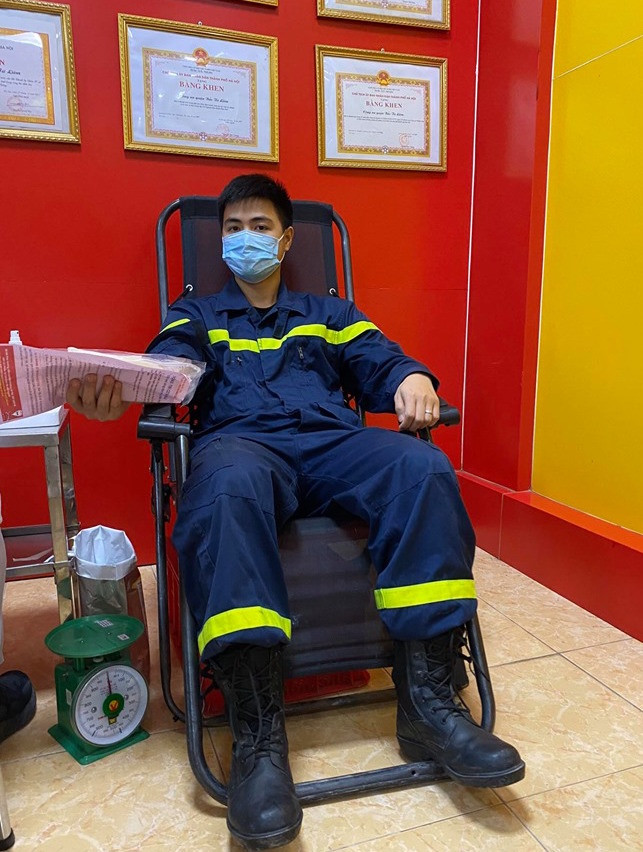 Gần 100 cán bộ chiến sĩ công an nhóm máu A và O tham gia hiến máu tình nguyện ảnh 4