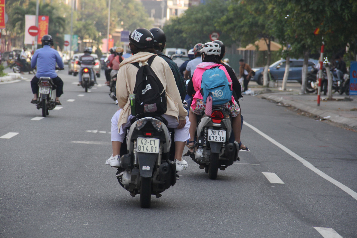 Học sinh Đà Nẵng trở lại trường với nước uống, bình sát khuẩn trên tay ảnh 6