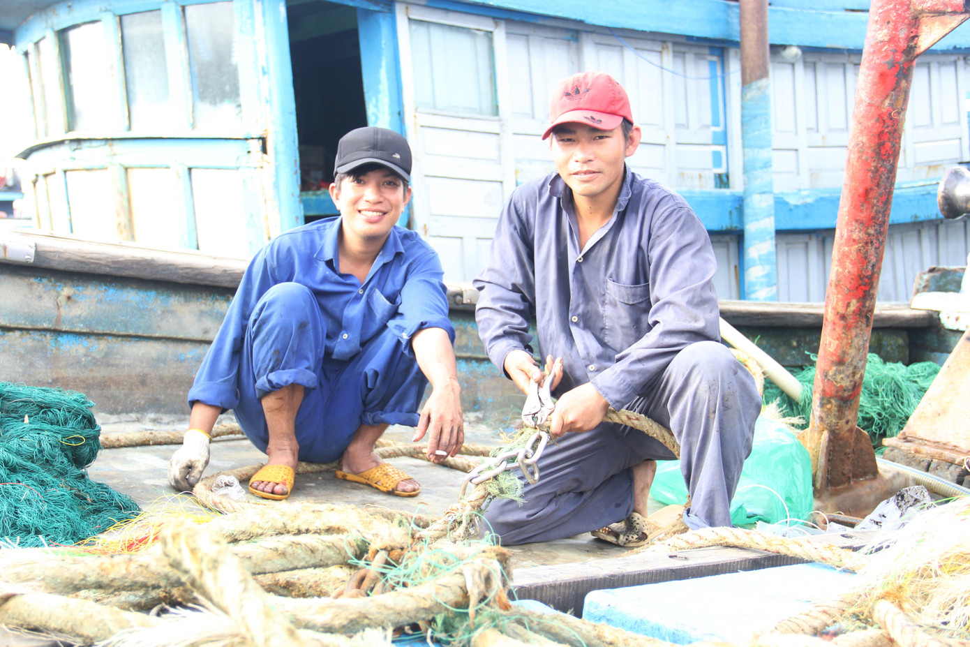 Nụ cười sau chuyến biển cuối năm của ngư dân miền Trung ảnh 1