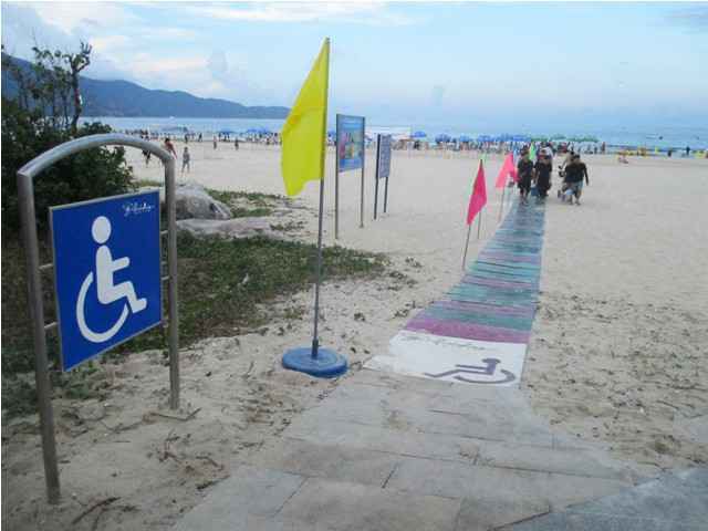 Đà Nẵng mở thêm 24 lối xuống biển cho người khuyết tật ảnh 1