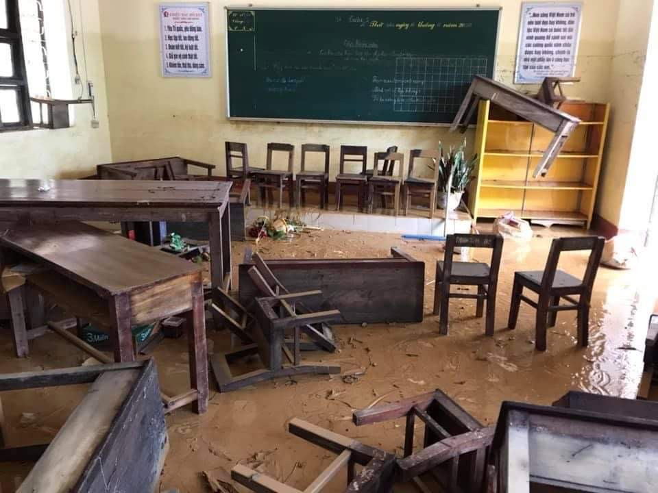 Nước lũ rút, dân Quảng Trị vật lộn với bùn non ảnh 8