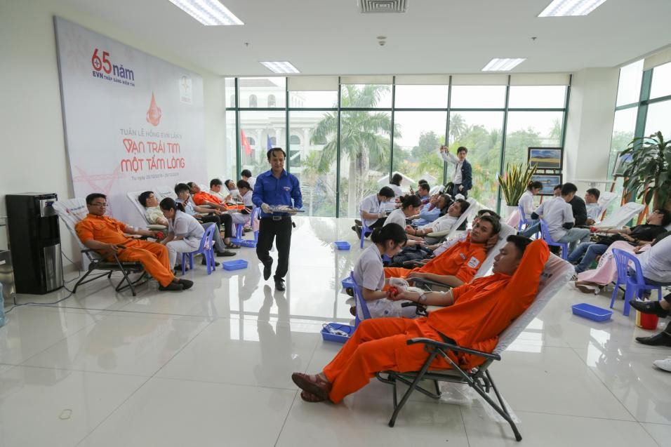 Tuần lễ hồng EVN thu hơn 400 đơn vị máu chia sẻ với người bệnh ảnh 3