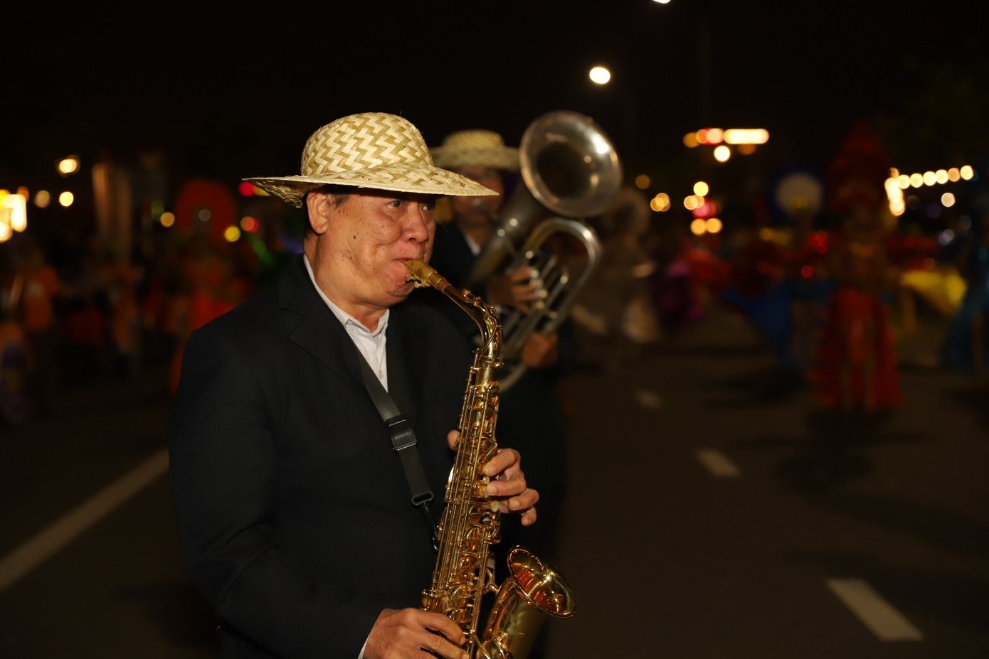 Mãn nhãn với vũ hội đường phố Đà Nẵng chào năm mới ảnh 8