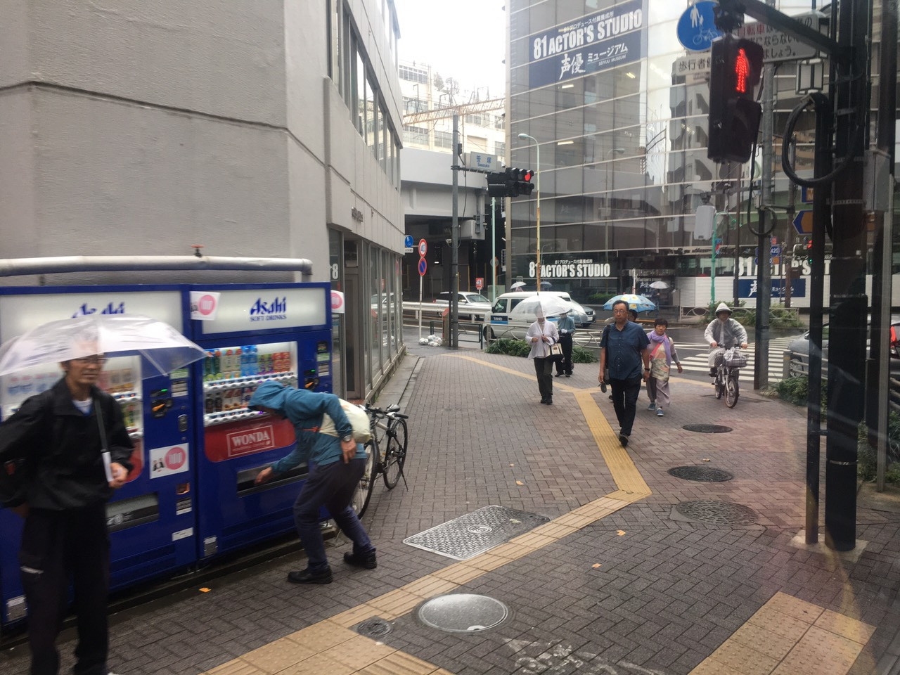 Ghi nhận Tiền Phong: Sau 2 ngày đổ bộ, bão Habigis không còn 'dấu tích' ở Tokyo ảnh 8