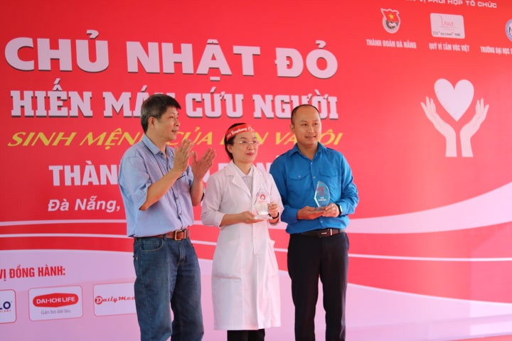 Đà Nẵng: Gần 1000 người nô nức tham gia ngày hội Chủ nhật Đỏ ảnh 1