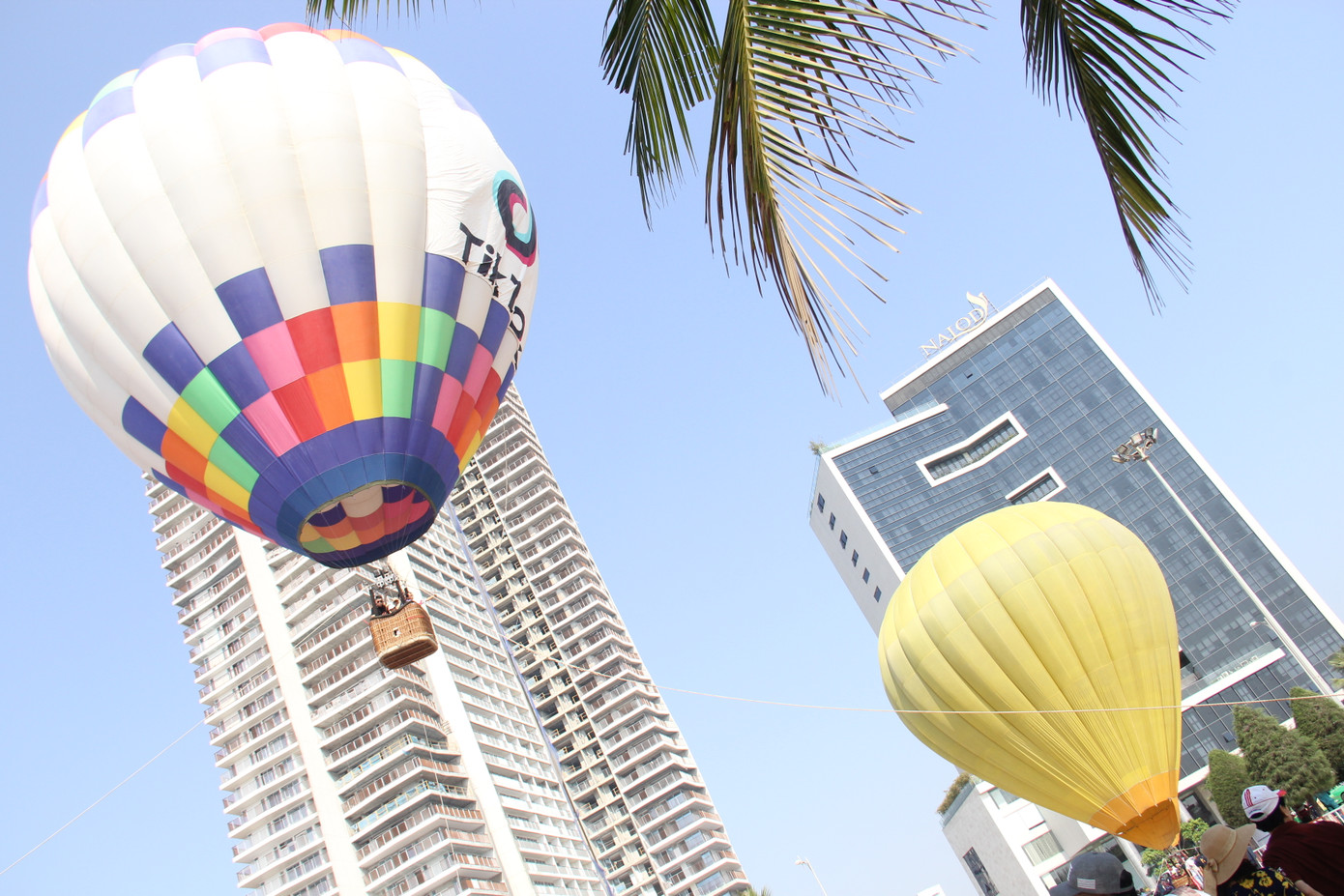 Đà Nẵng làm “cơn mưa khuyến mãi” đến hết năm hút khách du lịch ảnh 1