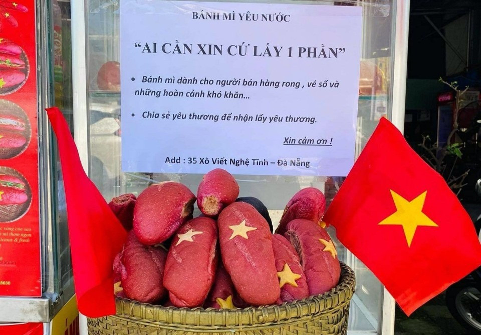 'Bánh mì yêu nước' ấm lòng người khó khăn ảnh 5