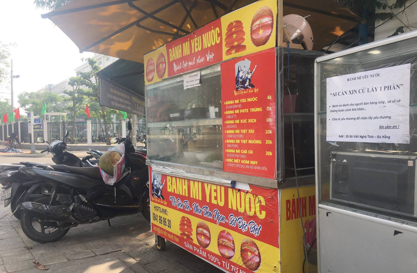 'Bánh mì yêu nước' ấm lòng người khó khăn ảnh 2