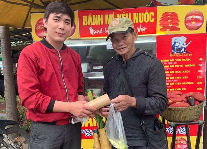 'Bánh mì yêu nước' ấm lòng người khó khăn ảnh 4