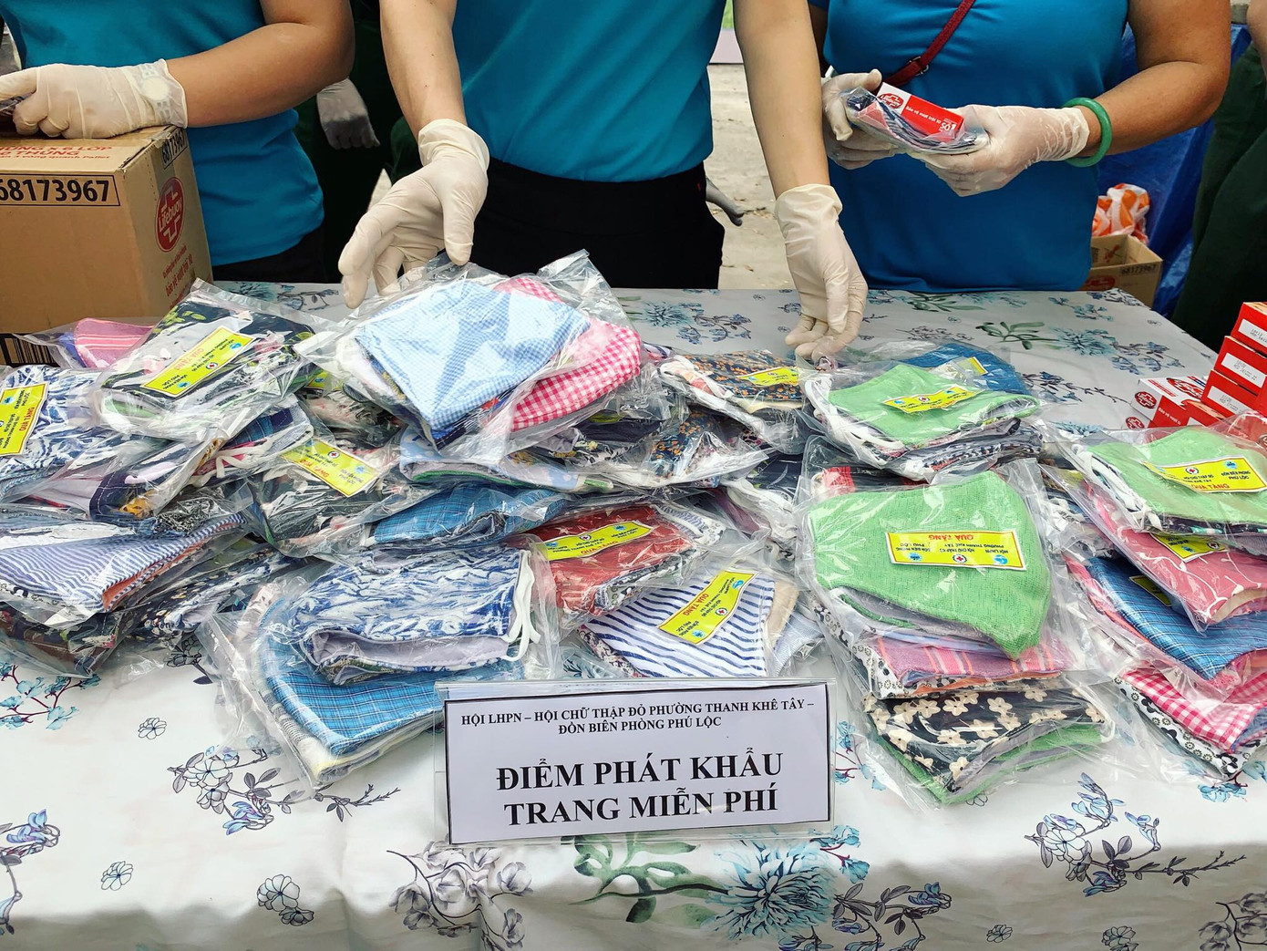 Phụ nữ phường may khẩu trang miễn phí giúp dân phòng chống dịch ảnh 5