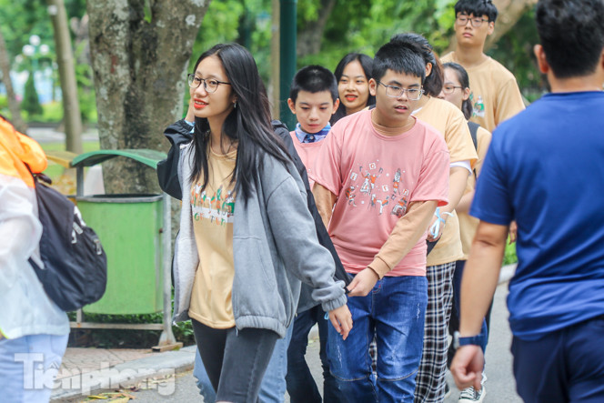 Trẻ khuyết tật chạy thi marathon cùng hàng trăm thanh niên thủ đô ảnh 7