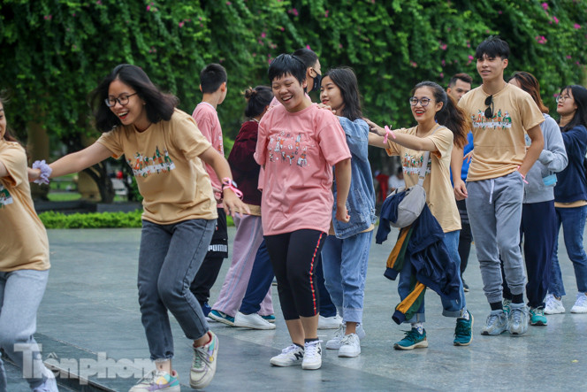 Trẻ khuyết tật chạy thi marathon cùng hàng trăm thanh niên thủ đô ảnh 5