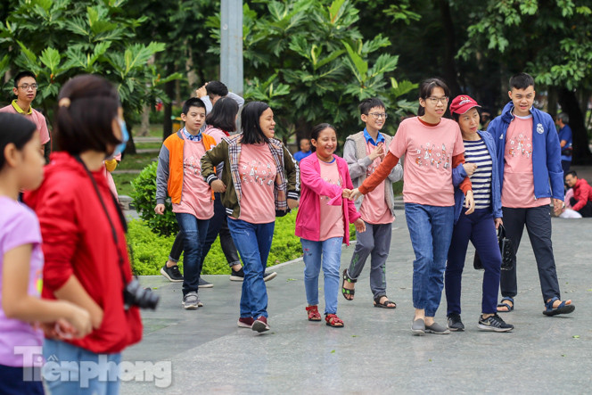 Trẻ khuyết tật chạy thi marathon cùng hàng trăm thanh niên thủ đô ảnh 2