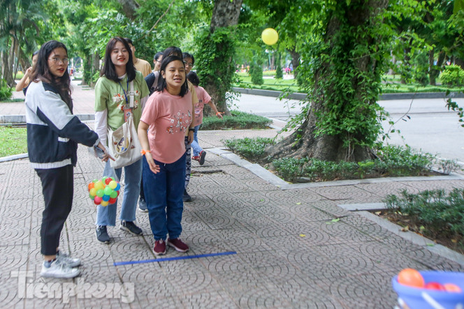 Trẻ khuyết tật chạy thi marathon cùng hàng trăm thanh niên thủ đô ảnh 10