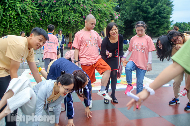 Trẻ khuyết tật chạy thi marathon cùng hàng trăm thanh niên thủ đô ảnh 8