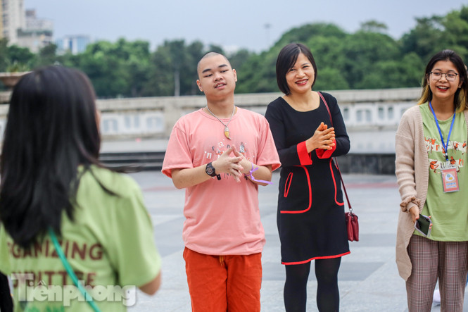 Trẻ khuyết tật chạy thi marathon cùng hàng trăm thanh niên thủ đô ảnh 14