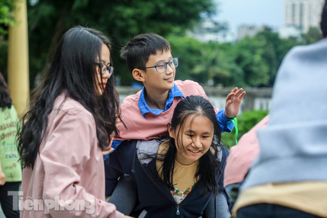 Trẻ khuyết tật chạy thi marathon cùng hàng trăm thanh niên thủ đô ảnh 15