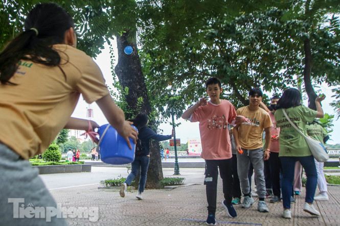 Trẻ khuyết tật chạy thi marathon cùng hàng trăm thanh niên thủ đô ảnh 11