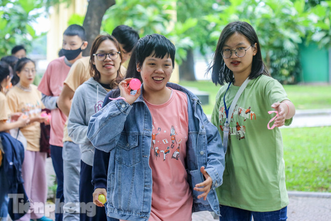 Trẻ khuyết tật chạy thi marathon cùng hàng trăm thanh niên thủ đô ảnh 12