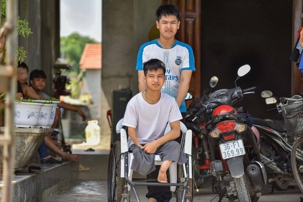 Đôi bạn 10 năm cõng nhau đến trường ở Thanh Hóa chia xa trong tiếc nuối ảnh 3