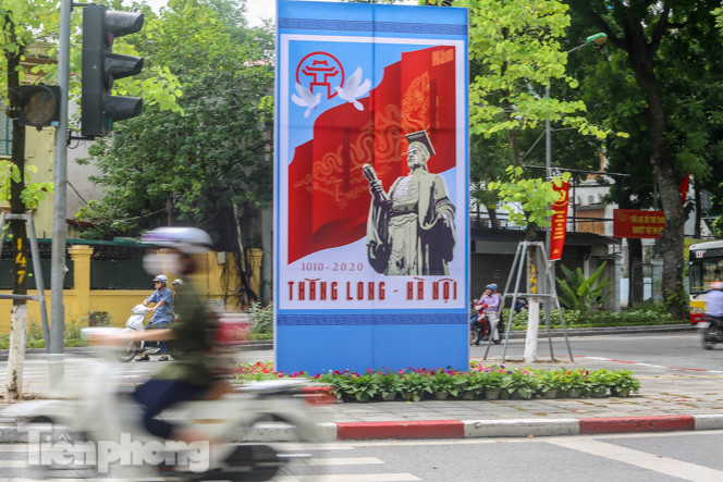 Phố phường rợp cờ hoa chào mừng 1010 năm Thăng Long - Hà Nội ảnh 9