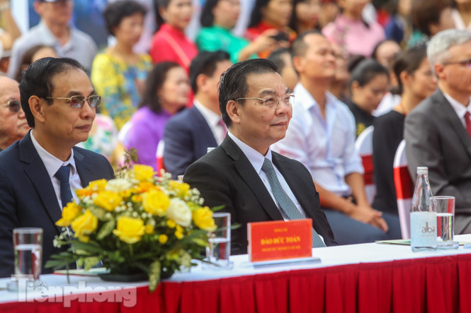 Bí thư Thành ủy Hà Nội gắn biển công trình cải tạo, chỉnh trang hồ Hoàn Kiếm ảnh 2