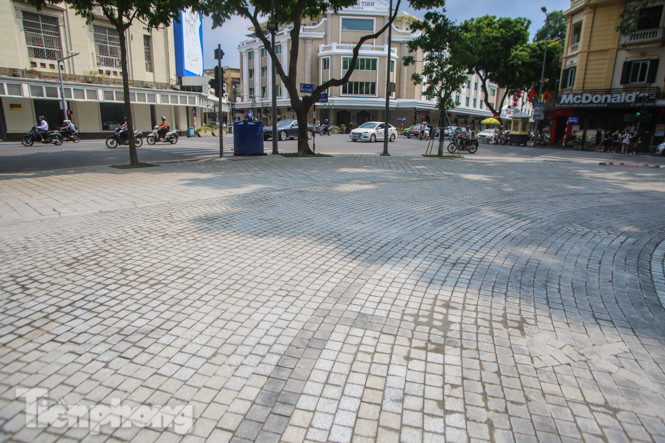 Hồ Hoàn Kiếm có gì đặc biệt sau khi 'thay áo mới'? ảnh 16