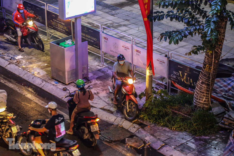 Đường phố Hà Nội đông nghẹt sau mưa tầm tã nhiều giờ ảnh 16