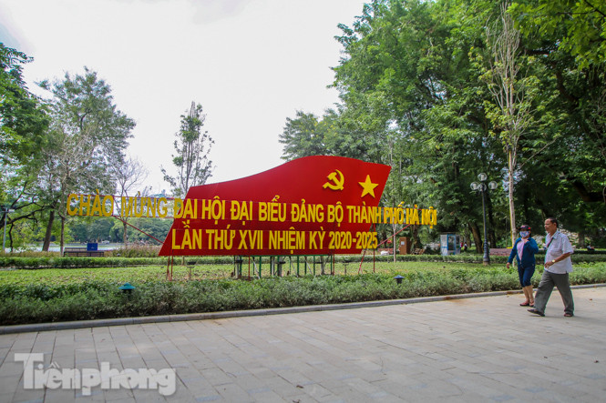 Phố phường rợp cờ hoa chào mừng 1010 năm Thăng Long - Hà Nội ảnh 12