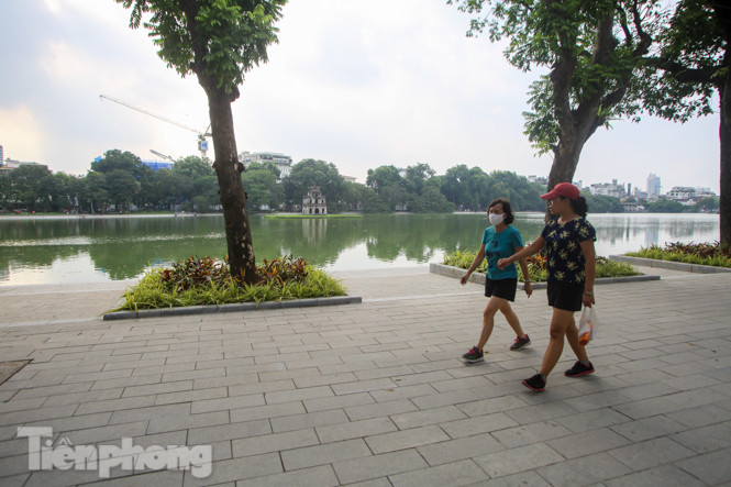 Hồ Hoàn Kiếm có gì đặc biệt sau khi 'thay áo mới'? ảnh 18