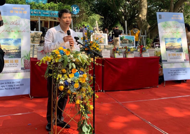 Ngắm nhìn 'Hà Nội xưa' bên hồ Hoàn Kiếm ảnh 2