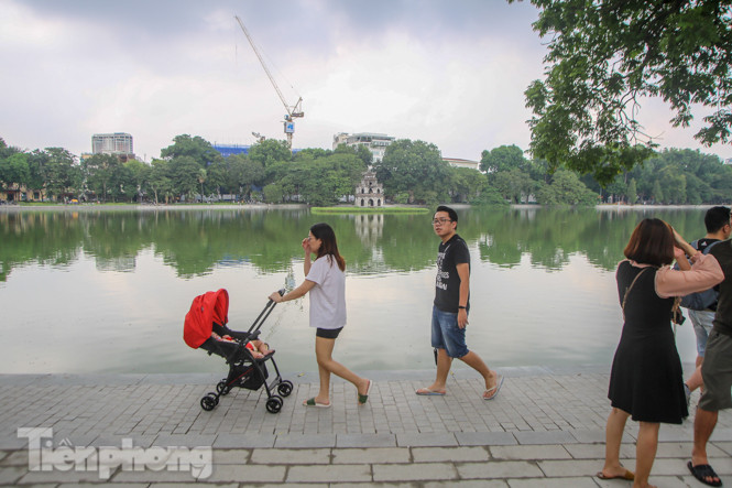 Bí thư Thành ủy Hà Nội gắn biển công trình cải tạo, chỉnh trang hồ Hoàn Kiếm ảnh 13