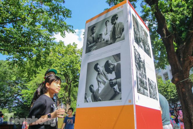 Ngắm nhìn 'Hà Nội xưa' bên hồ Hoàn Kiếm ảnh 16