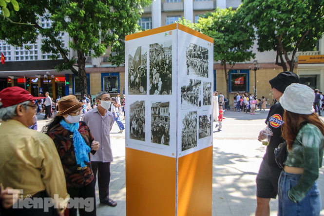 Ngắm nhìn 'Hà Nội xưa' bên hồ Hoàn Kiếm ảnh 11