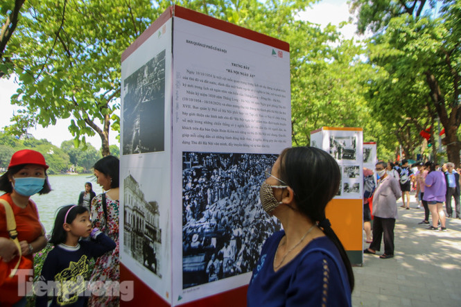 Ngắm nhìn 'Hà Nội xưa' bên hồ Hoàn Kiếm ảnh 14