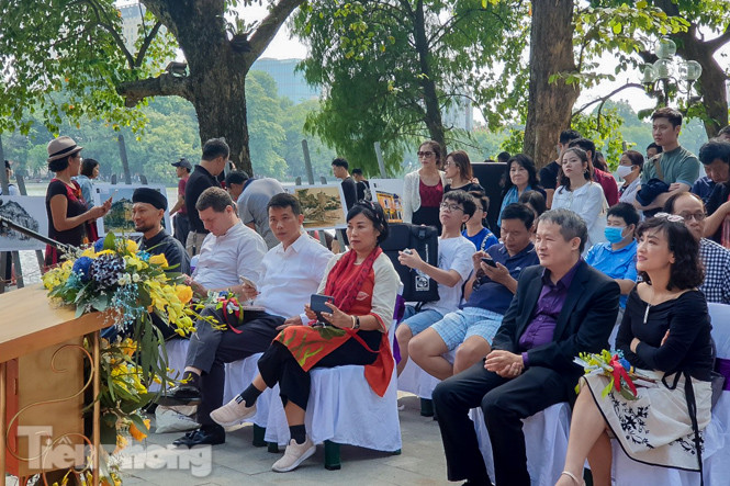 Ngắm nhìn 'Hà Nội xưa' bên hồ Hoàn Kiếm ảnh 3