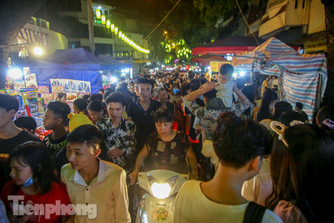 Không khí Trung thu ngập khắp phố phường Hà Nội ảnh 7