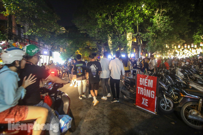 Không khí Trung thu ngập khắp phố phường Hà Nội ảnh 11