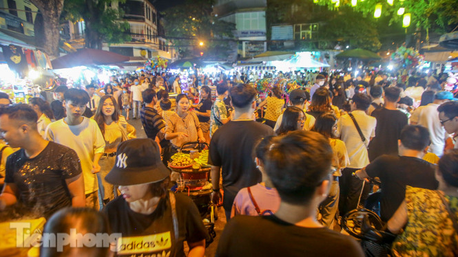 Không khí Trung thu ngập khắp phố phường Hà Nội ảnh 5