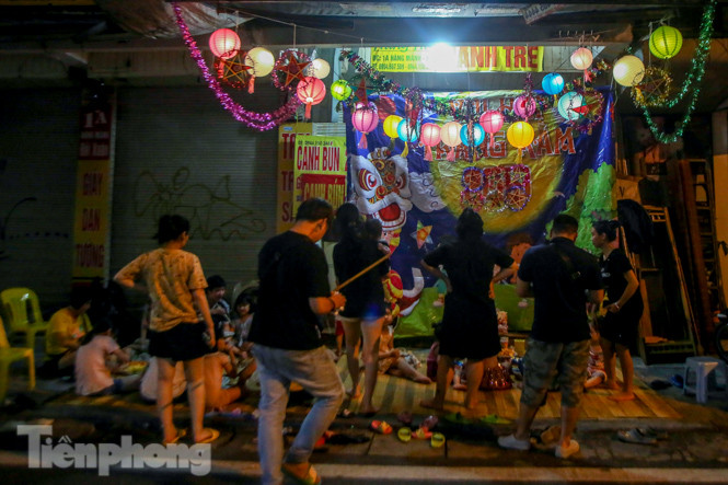 Không khí Trung thu ngập khắp phố phường Hà Nội ảnh 12