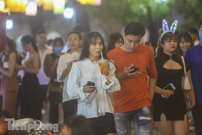 Không khí Trung thu ngập khắp phố phường Hà Nội ảnh 9