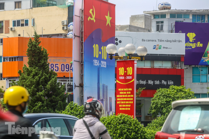 Phố phường rợp cờ hoa chào mừng 1010 năm Thăng Long - Hà Nội ảnh 2
