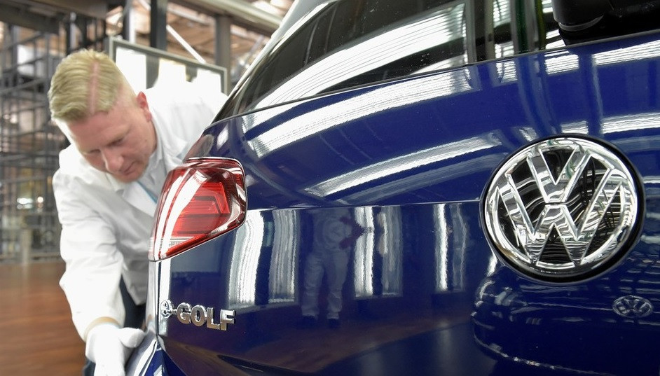 Đề xuất xử phạt với vụ xe Volkswagen gần 4 tỷ có 'đường lưỡi bò' ảnh 4