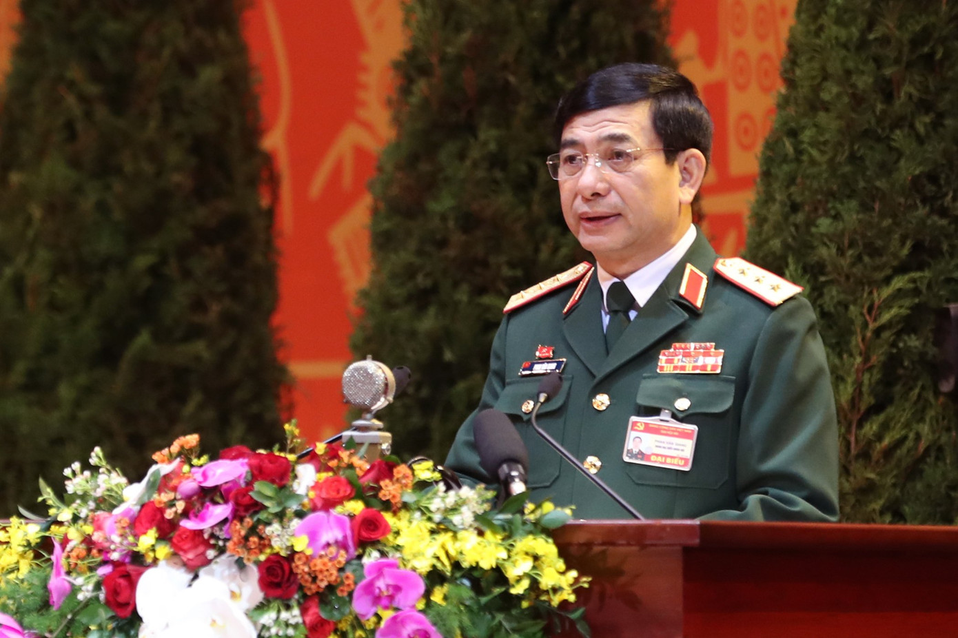 Thượng tướng Phan Văn Giang (ảnh Như Ý) Hai Bộ trưởng Đinh Tiến Dũng và Trần Tuấn Anh được bầu vào Bộ Chính trị ảnh 3