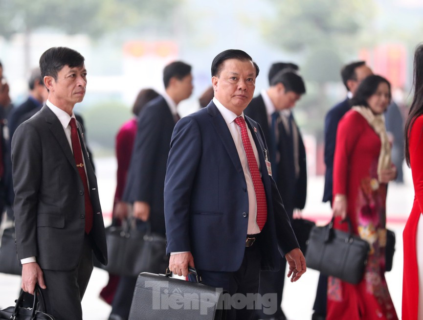 Hai Bộ trưởng Đinh Tiến Dũng và Trần Tuấn Anh được bầu vào Bộ Chính trị ảnh 1