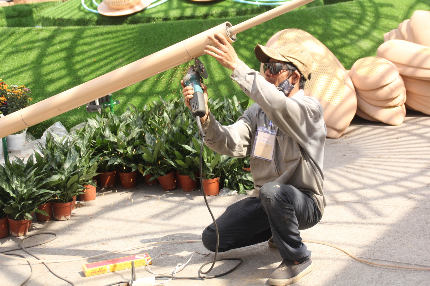 Hình hài Đường hoa Nguyễn Huệ sau hơn 10 ngày thi công ảnh 25