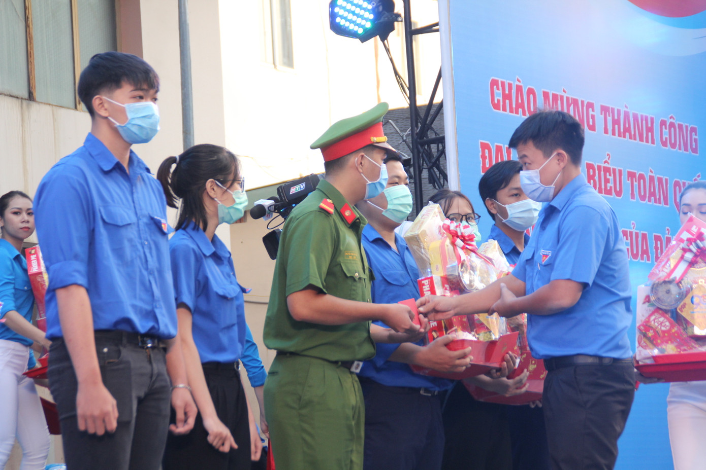 Tuổi trẻ TPHCM hưởng ứng 'Ngày thanh niên cùng hành động' ảnh 3